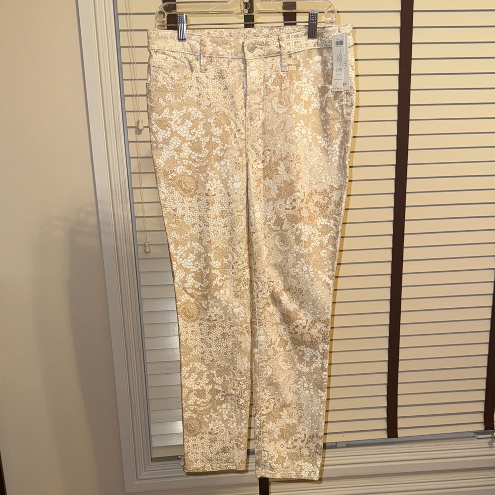 Chico's Beige Floral “So Slimming” Slim Leg Ankle Jeans- Size 4/6 - NWT